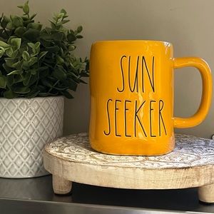 Rae Dun, Sun seeker , mug in tangerine colour, new without tags.